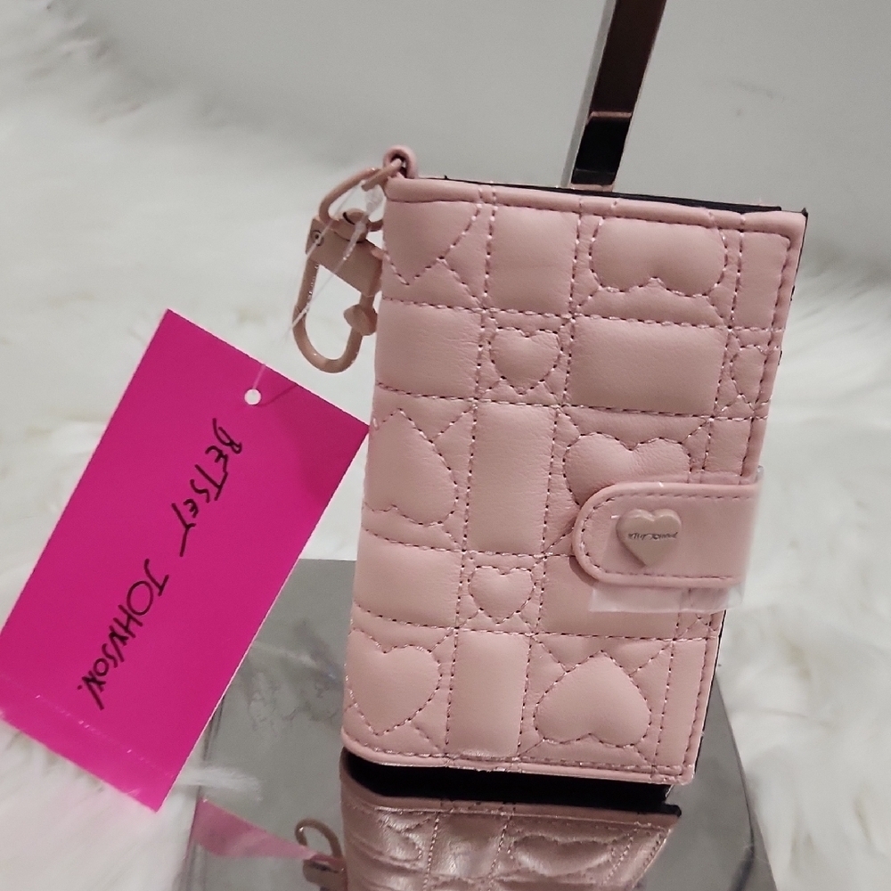 💕▪ Betsey Johnson▪️ Women's Xoleah Card Case with Key Chain Bi-Fold Wallet